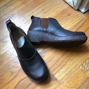 El Naturalista Chelsea Boots
